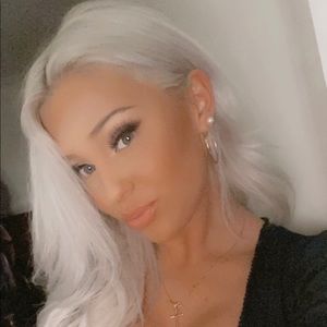 Meet your Posher, Alexis